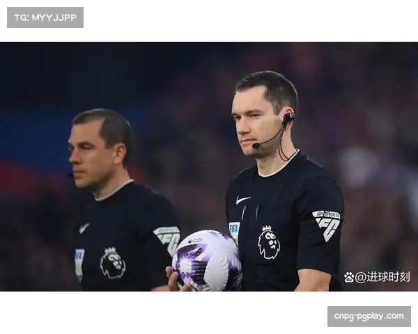 英超联盟宣布,下赛季起将试点增加各场比赛裁判组无线通话透明度